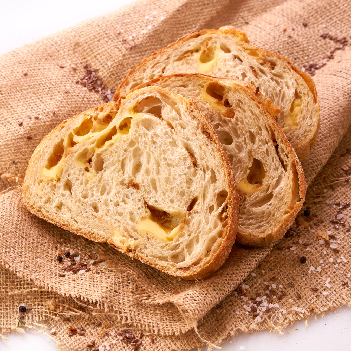Хлеб с сыром и жаренным луком 3