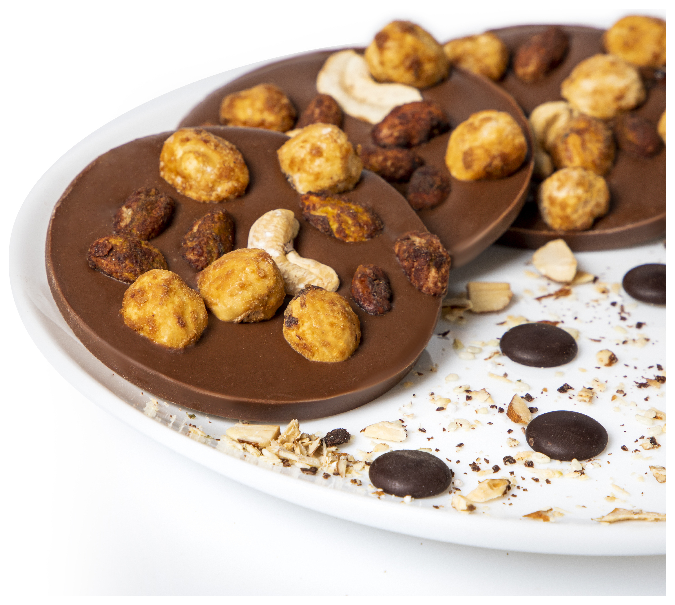 Цукерка Майстри шоколаду з молочного шоколаду з асорті горіхів 30г